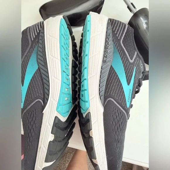Brooks Ariel 20 women’s Black and Teal Athletic Shoes - Picture 5 of 7